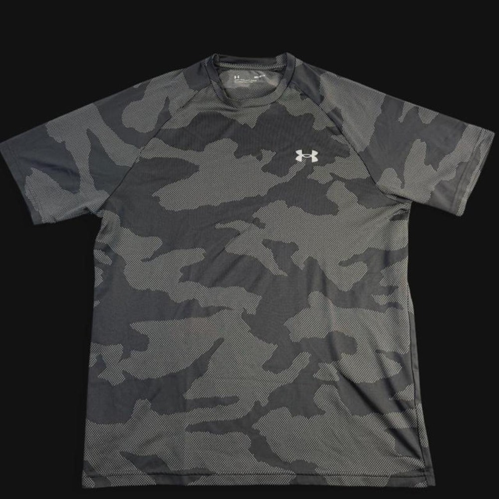 Under Armour Mens Medium Grey Camo Tech Short Sleeve Athletic T-Shirt Loose Fit